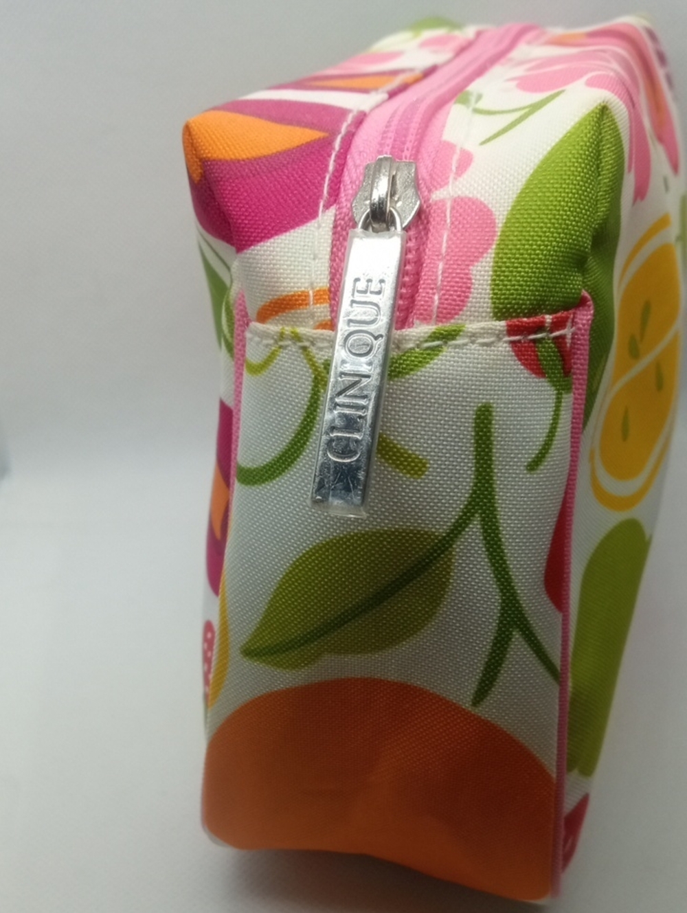 CLINIQUE SUMMER MAKEUP BAG - Picture 4 of 7